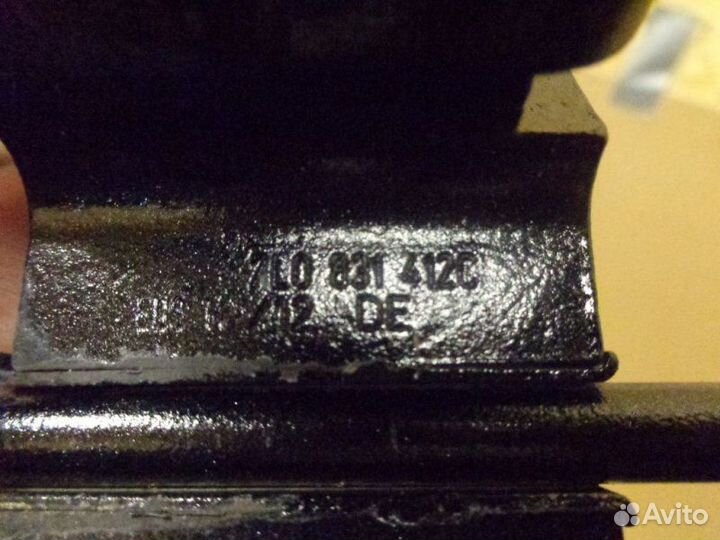 Петля дверная Volkswagen Touareg 7L BHK