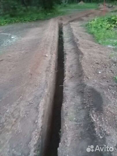 Копка траншей траншеекопателем
