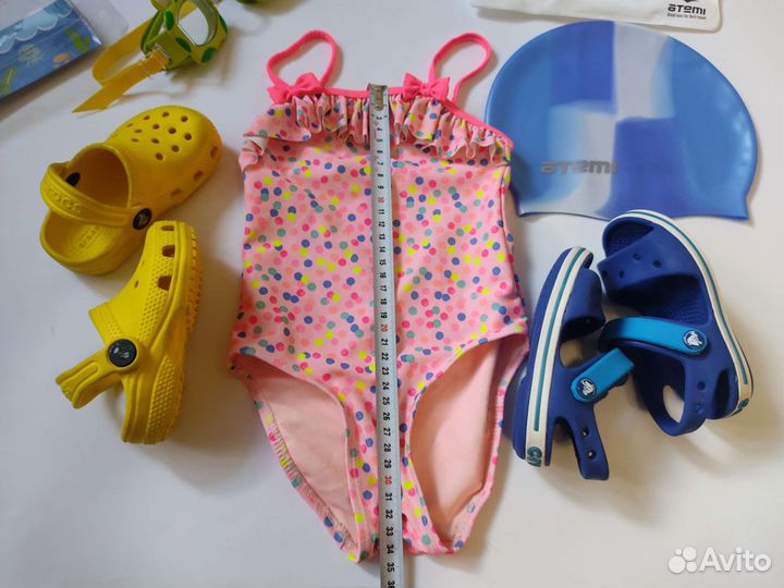Купальник 86-92. сабо Crocs c5. с6 очки. шапочка