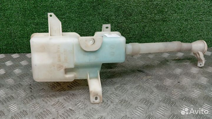 Бачок омывателя Mitsubishi Outlander