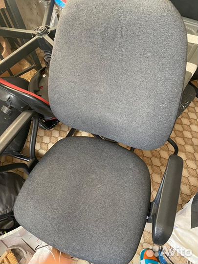 Офисный стул на колесах б/у