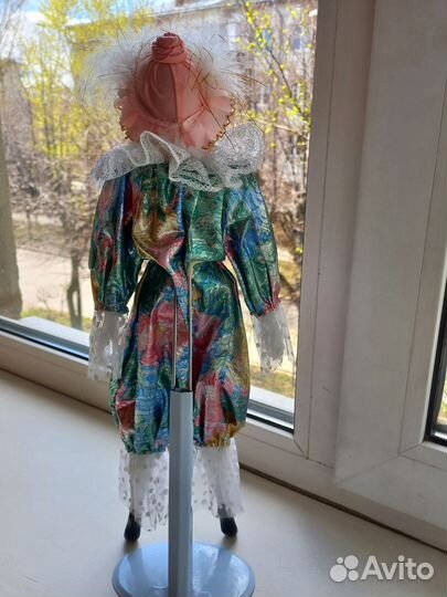 Коллекционная фарфоровая кукла