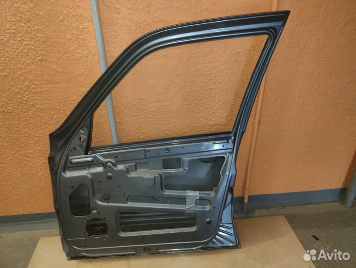 Дверь передняя правая Chevrolet Niva