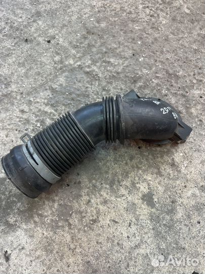 Патрубок воздушный Audi TT 2.0tfsi Passat B6