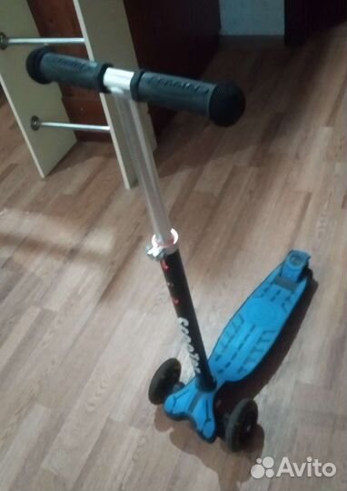 Самокат с светящиеся колёсами