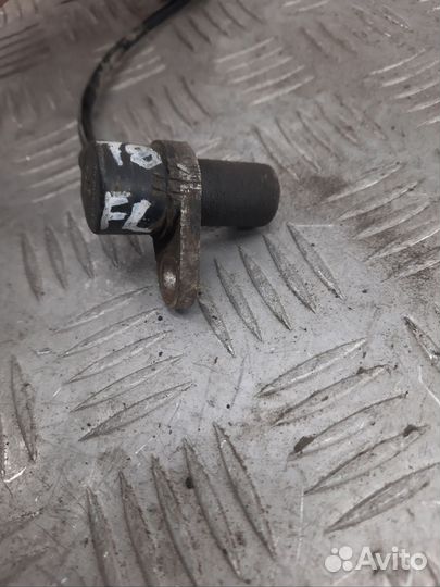 Датчик ABS передний левый Ниссан Блюберд Силфи