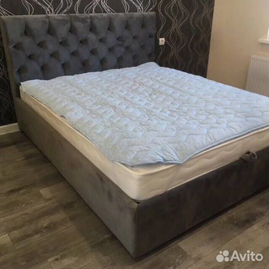 Кровать двухспальная с мягким изголовьем