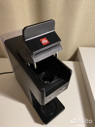 Кофемашина illy Y3.2 black new