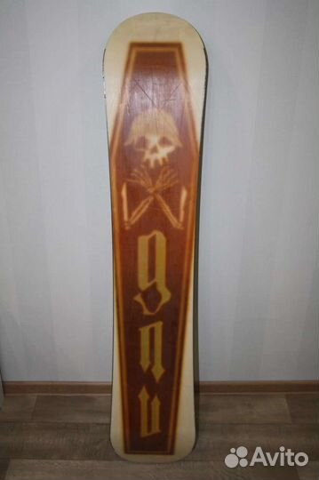 Сноуборд с креплениями GNU 146 см