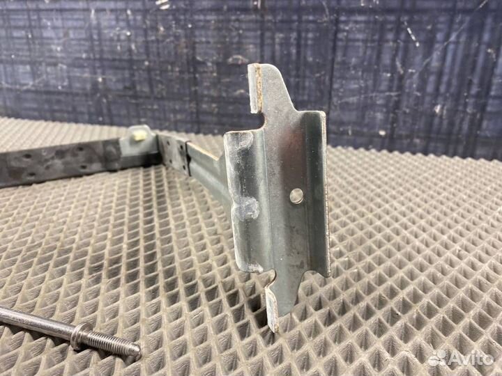 Крепление аккумулятора Bmw X5 E70 N62 2007