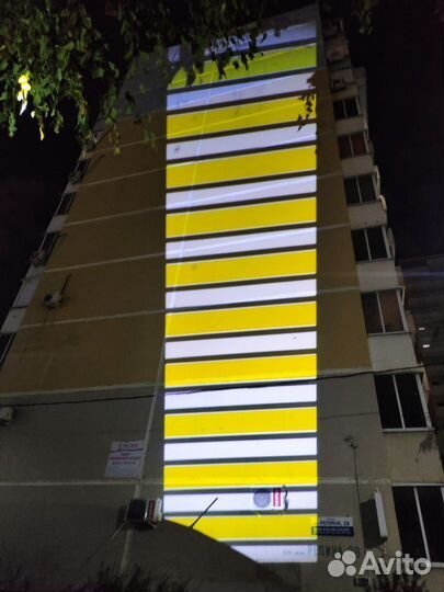 Гобо проектор, реклама на тротуаре и фасаде здания