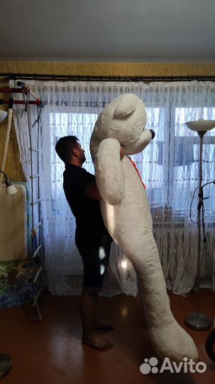 Огромный плюшевый медведь
