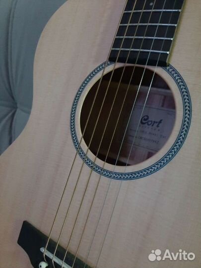 Акустическая гитара 