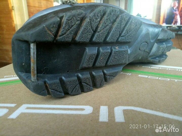 Лыжные ботинки