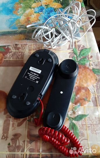 Старый стационарный телефон