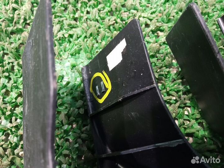 Заглушка крепления сиденья задняя левая Mitsubishi