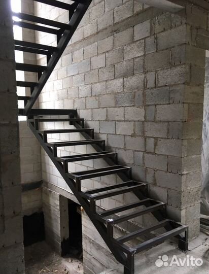 Металлический Каркас Лестницы на Монокосоуре от Пр