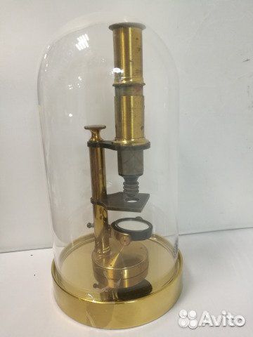 Микроскоп 17см старинный в колпаке стеклянном