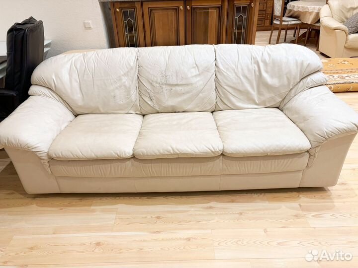 Кожаный диван