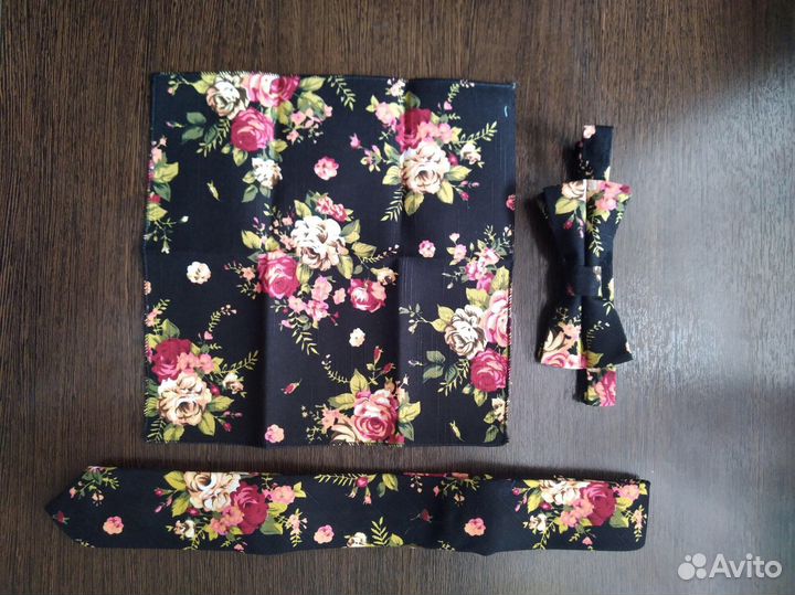 Набор: галстук, бабочка, платок