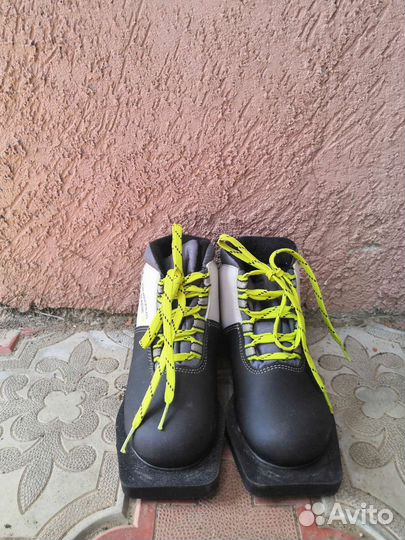 Лыжные ботинки