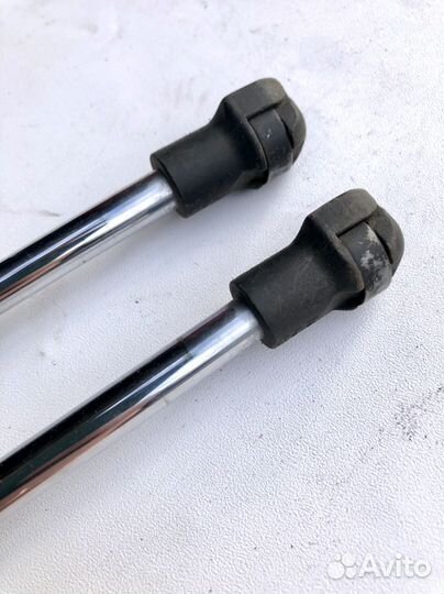 Suzuki SX4 амортизатор крышки багажника