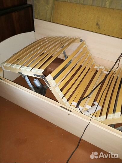 Медицинская кровать с бортами и электроприводом