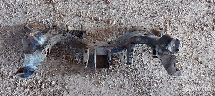 Подрамник передний на Kia Shuma