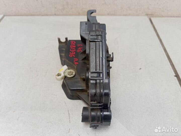 Замок двери передней левой