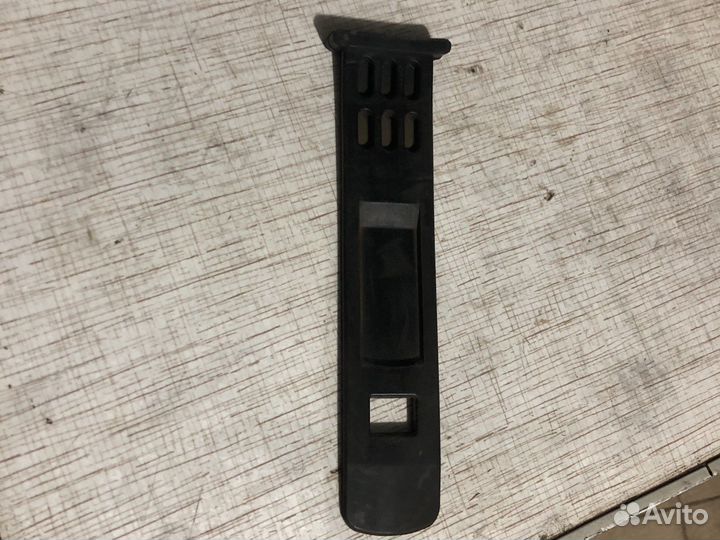 Фиксатор верхней крышки крыла MAN