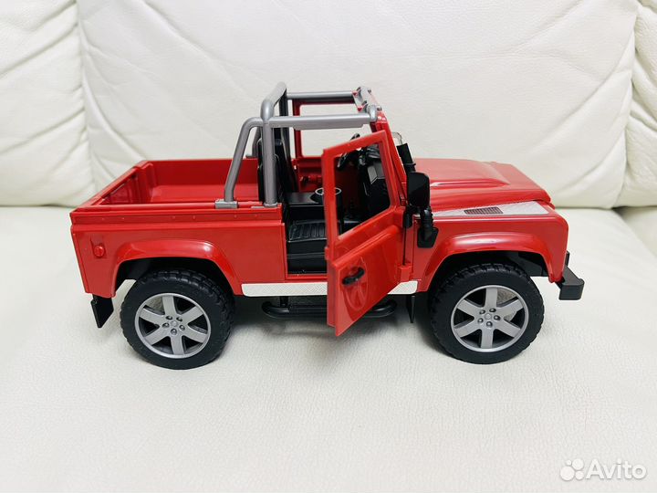 Внедорожник Bruder land rover Defender Pick up