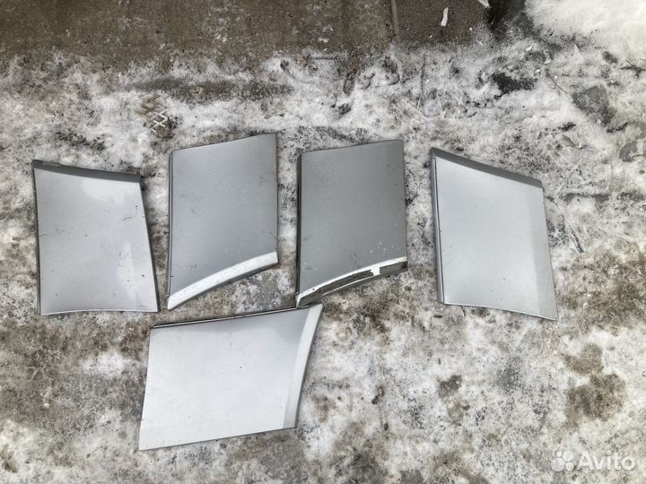 Накладки передних крыльев Мерседес 124 с дефектами