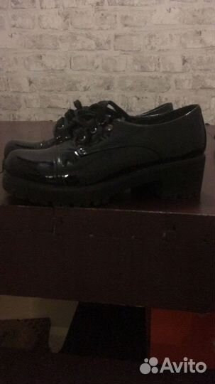 Женские туфли лакированные