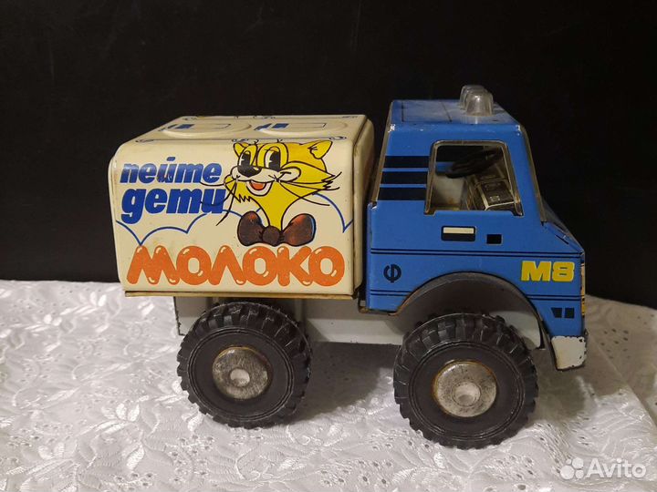 Машина, жесть. Игрушка ссср. Молоковоз