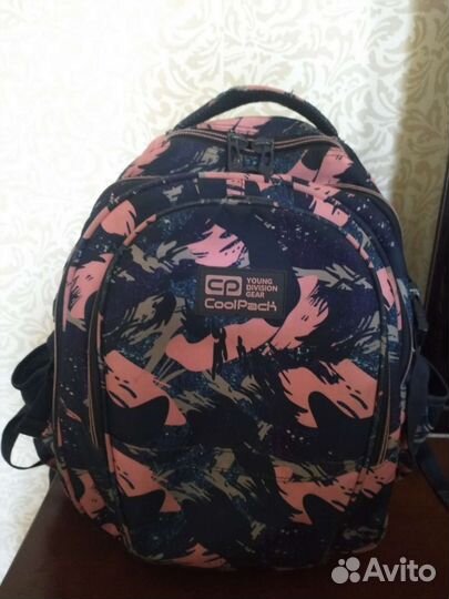 Вместительный рюкзак для девочки