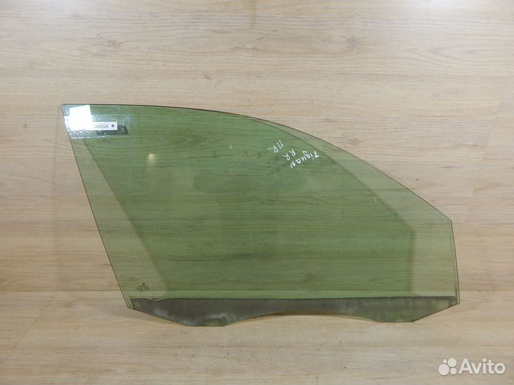 Стекло переднее правое Фольксваген Тигуан