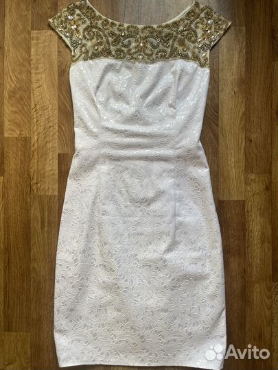 Платье белое со стразами
