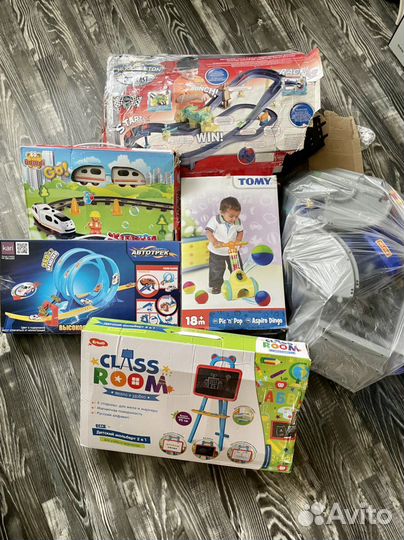 Много игрушек