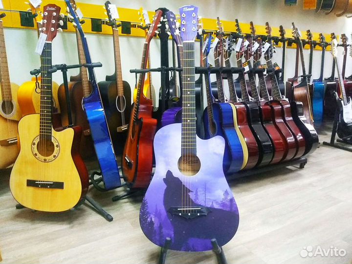 Акустическая гитара с принтом