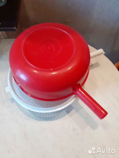 Форма - дуршлаг с подставкой и ручкой