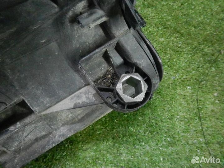 Фара левая Mercedes-Benz E-Class