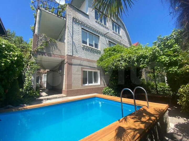 Дом 220 м² на участке 12 сот.