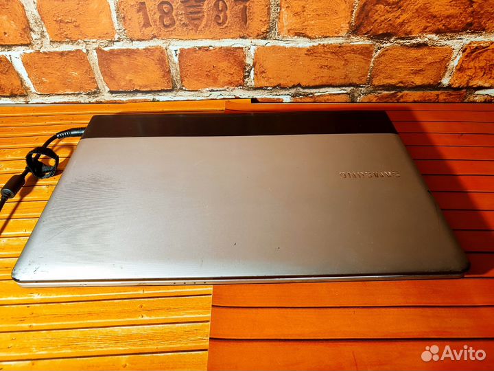 Samsung NP300E5A-i3-2 Gen \ 6 Озу \ 1 Gb видео \ 5
