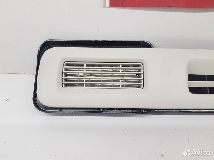 Дефлектор воздушный правый на потолок