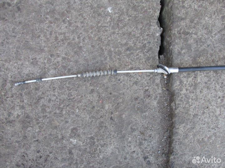 Трос стояночного тормоза передний