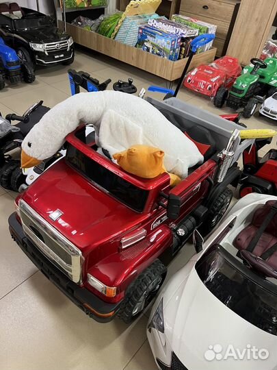 Детский электромобиль