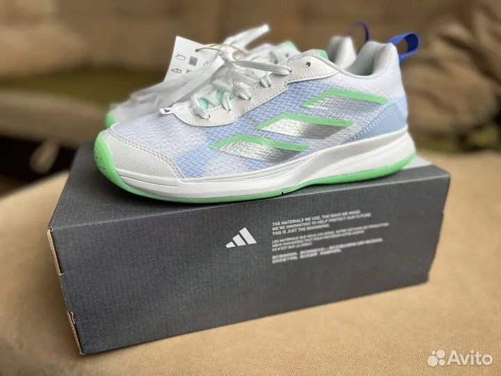 Кроссовки женские для тенниса adidas Avaflash 37 р