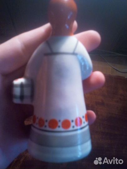 Старая Гжель.Девочка с лукошком.Редкая. СССР. 50е