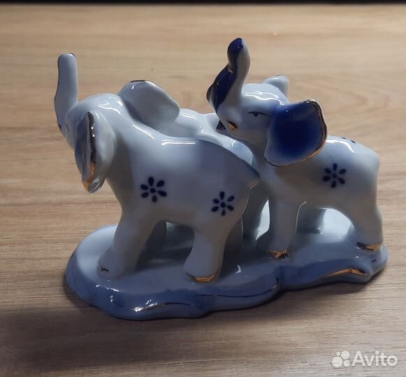Статуэтка фарфор Слоны Китай