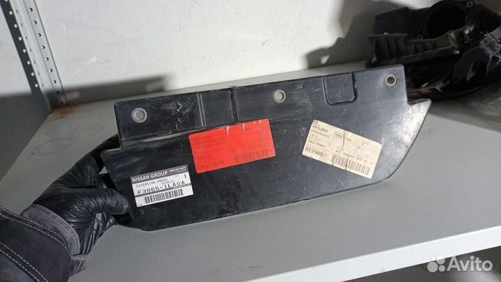 Брызговик колеса nissan infiniti QX 10- передний л